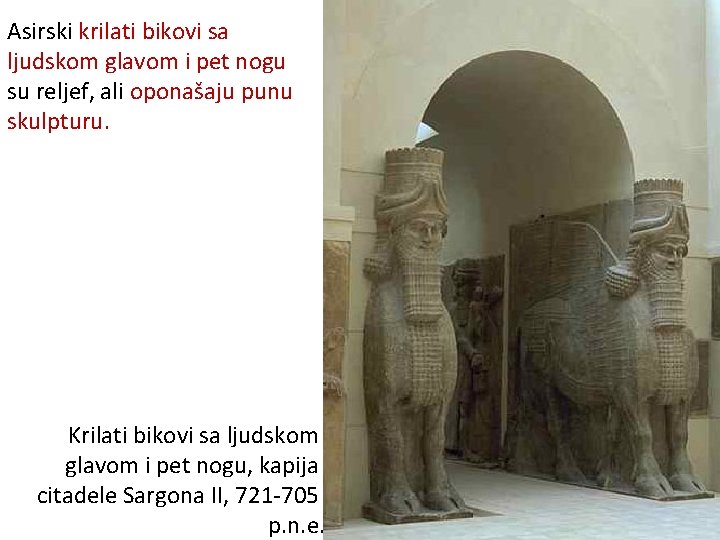 Asirski krilati bikovi sa ljudskom glavom i pet nogu su reljef, ali oponašaju punu Asirski krilati bikovi sa ljudskom glavom i pet nogu su reljef, ali oponašaju punu
