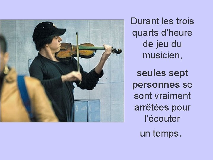 Durant les trois quarts d'heure de jeu du musicien, seules sept personnes se sont