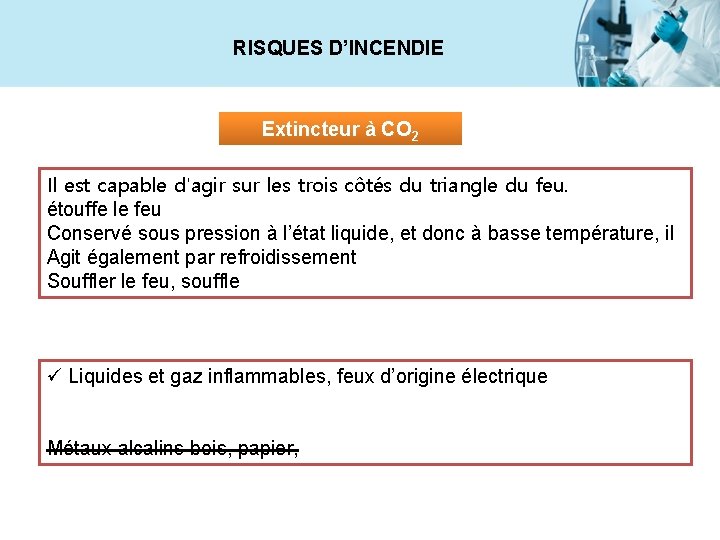 RISQUES D’INCENDIE Extincteur à CO 2 Il est capable d'agir sur les trois côtés