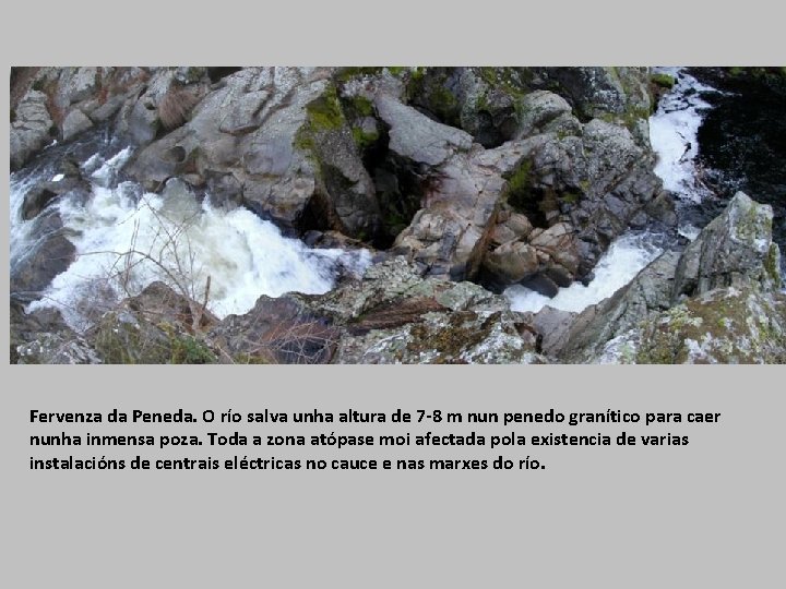 Fervenza da Peneda. O río salva unha altura de 7 -8 m nun penedo