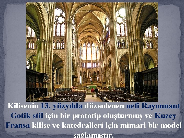 Kilisenin 13. yüzyılda düzenlenen nefi Rayonnant Gotik stil için bir prototip oluşturmuş ve Kuzey