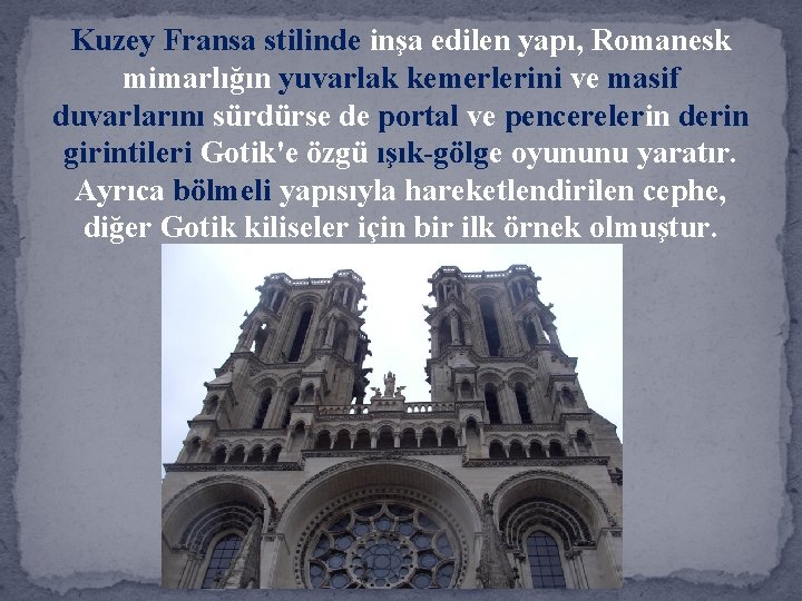 Kuzey Fransa stilinde inşa edilen yapı, Romanesk mimarlığın yuvarlak kemerlerini ve masif duvarlarını sürdürse