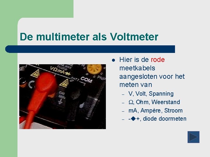 De multimeter als Voltmeter l Hier is de rode meetkabels aangesloten voor het meten