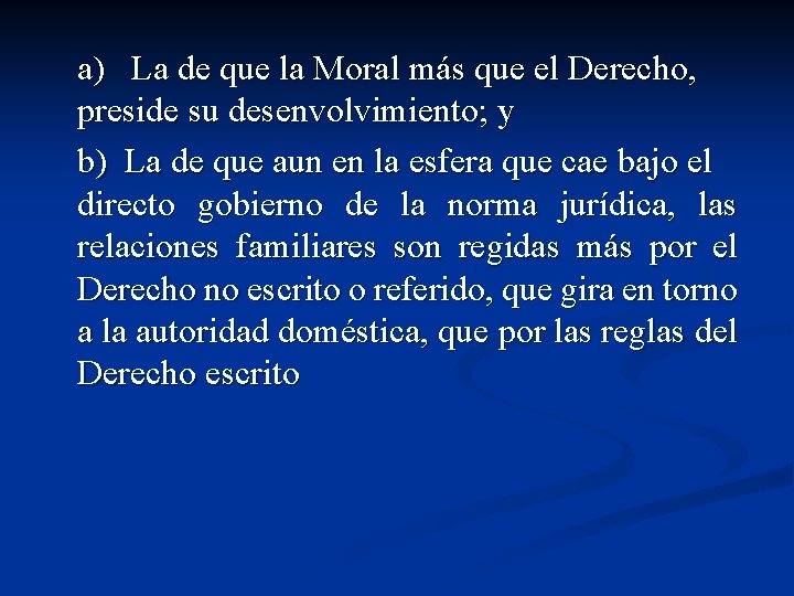 a) La de que la Moral más que el Derecho, preside su desenvolvimiento; y