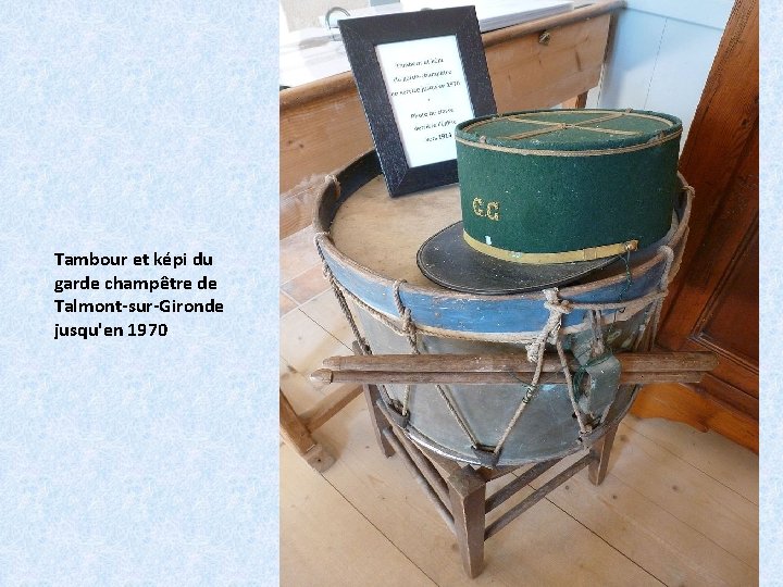 Tambour et képi du garde champêtre de Talmont-sur-Gironde jusqu'en 1970 