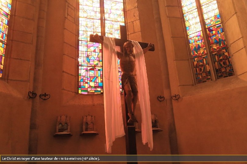 Le Christ en noyer d’une hauteur de 1 m 60 environ (16 e siècle).