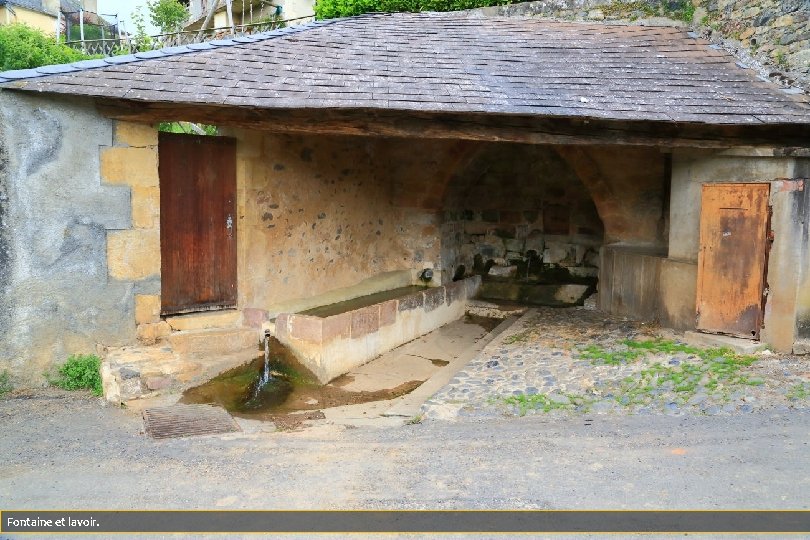 Fontaine et lavoir. 