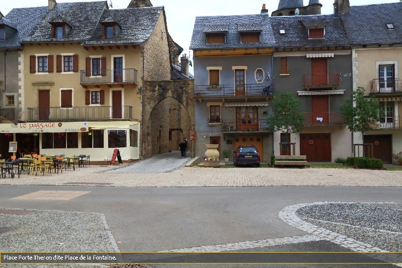 Place Porte Theron dite Place de la Fontaine. 