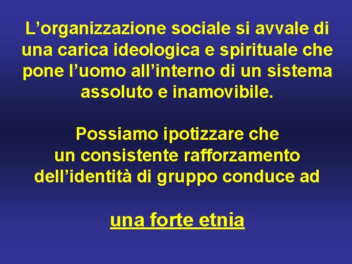 L’organizzazione sociale si avvale di una carica ideologica e spirituale che pone l’uomo all’interno