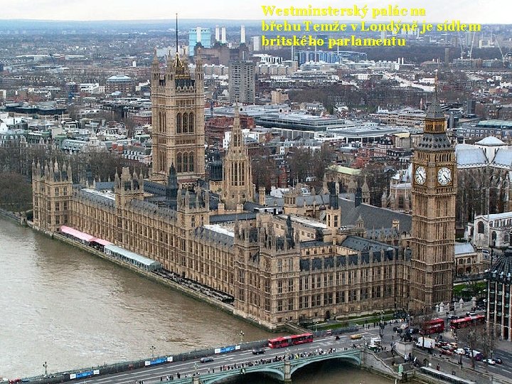 Westminsterský palác na břehu Temže v Londýně je sídlem britského parlamentu 