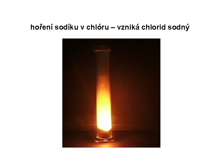 hoření sodíku v chlóru – vzniká chlorid sodný 