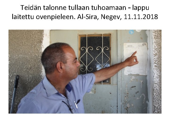 Teidän talonne tullaan tuhoamaan – lappu laitettu ovenpieleen. Al-Sira, Negev, 11. 2018 