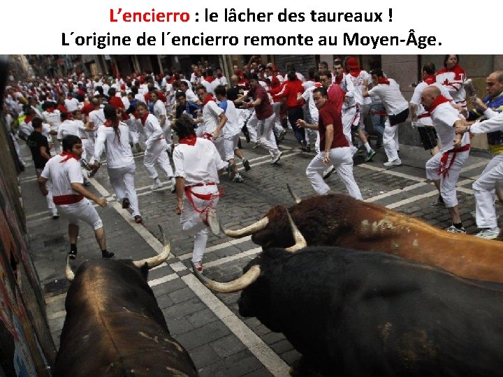 L’encierro : le lâcher des taureaux ! L´origine de l´encierro remonte au Moyen- ge.