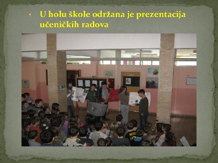  • U holu škole održana je prezentacija učeničkih radova 