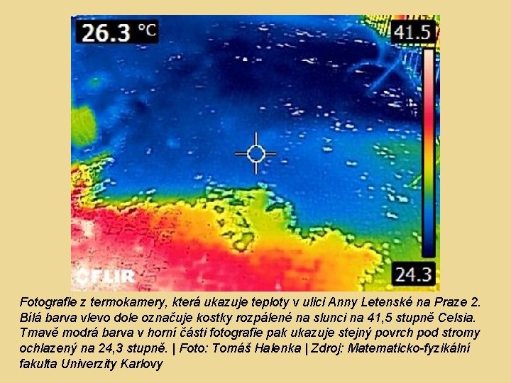 Fotografie z termokamery, která ukazuje teploty v ulici Anny Letenské na Praze 2. Bílá