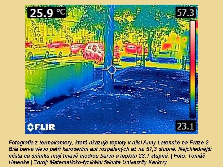 Fotografie z termokamery, která ukazuje teploty v ulici Anny Letenské na Praze 2. Bílá