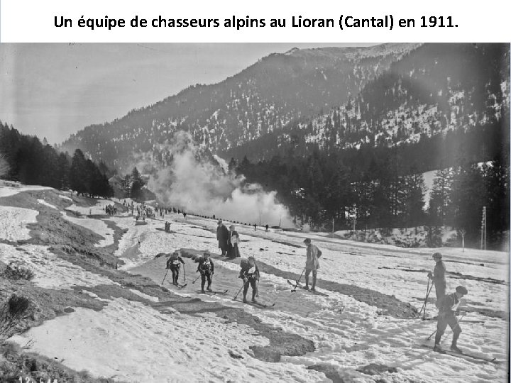 Un équipe de chasseurs alpins au Lioran (Cantal) en 1911. 