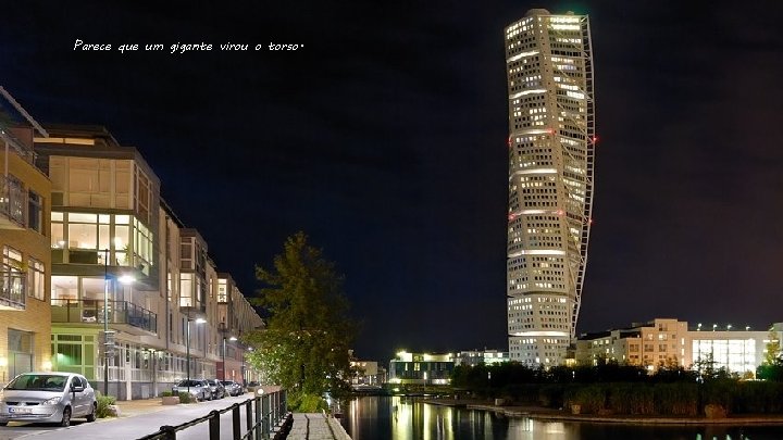 Parece que um gigante virou o torso. 