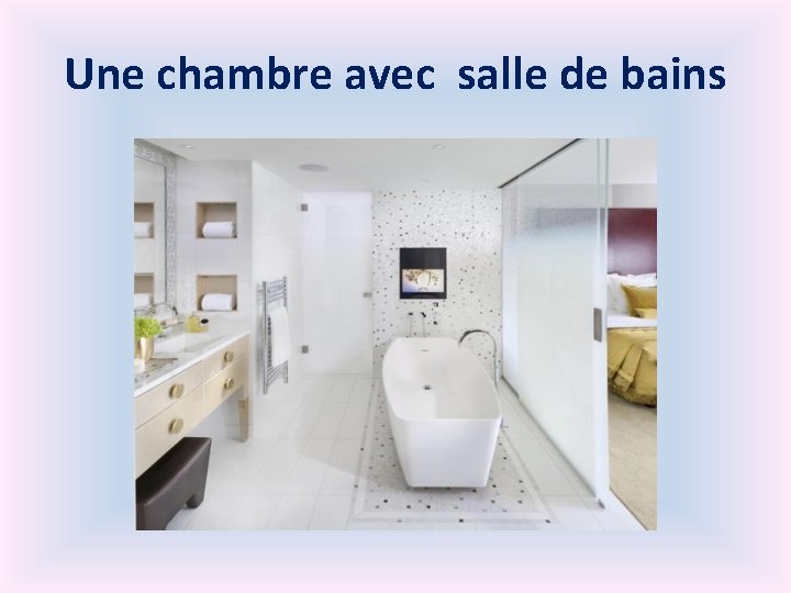 Une chambre avec salle de bains 