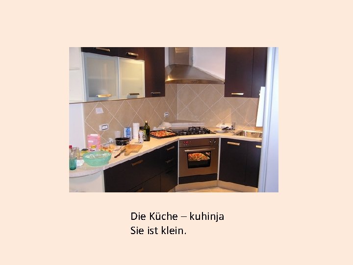 Die Küche – kuhinja Sie ist klein. 