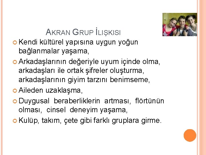 AKRAN GRUP İLIŞKISI Kendi kültürel yapısına uygun yoğun bağlanmalar yaşama, Arkadaşlarının değeriyle uyum içinde