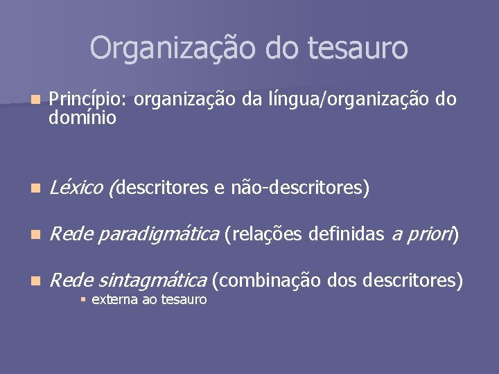 Organização do tesauro n Princípio: organização da língua/organização do domínio n Léxico (descritores e