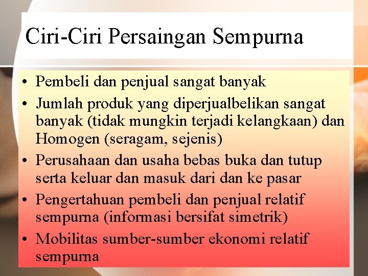 Ciri-Ciri Persaingan Sempurna • Pembeli dan penjual sangat banyak • Jumlah produk yang diperjualbelikan