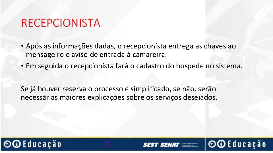 RECEPCIONISTA • Após as informações dadas, o recepcionista entrega as chaves ao mensageiro e