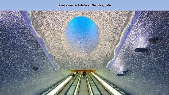La estación de Toledo en Nápoles, Italia 