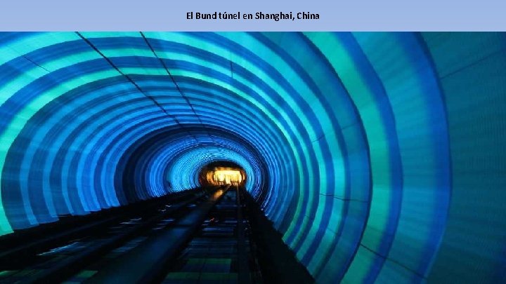 El Bund túnel en Shanghai, China 
