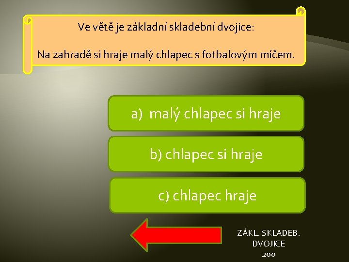 Ve větě je základní skladební dvojice: Na zahradě si hraje malý chlapec s fotbalovým