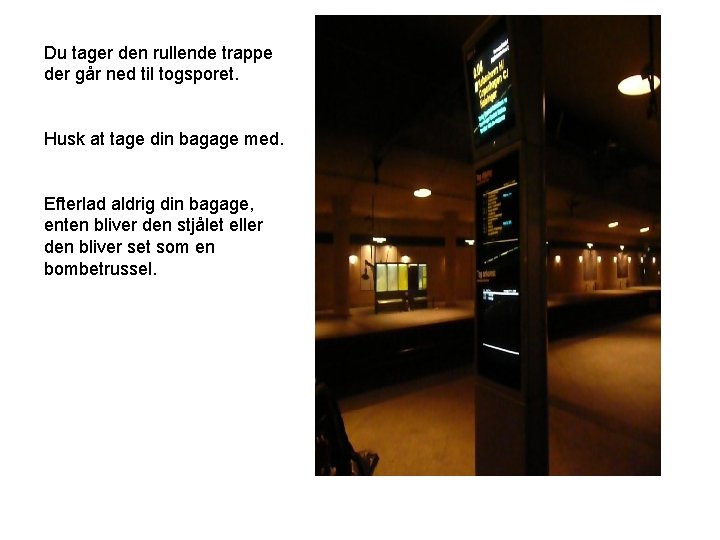 Du tager den rullende trappe der går ned til togsporet. Husk at tage din