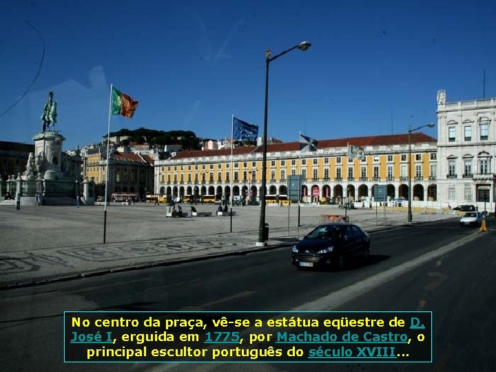 No centro da praça, vê-se a estátua eqüestre de D. José I, erguida em