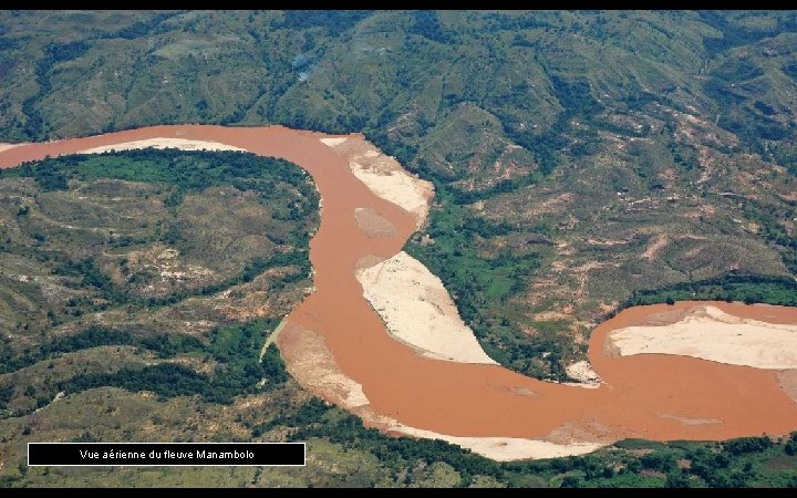 Vue aérienne du fleuve Manambolo 