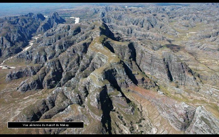 Vue aérienne du massif du Makay 