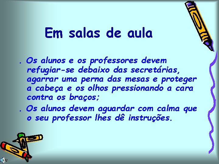 Em salas de aula. Os alunos e os professores devem refugiar-se debaixo das secretárias,