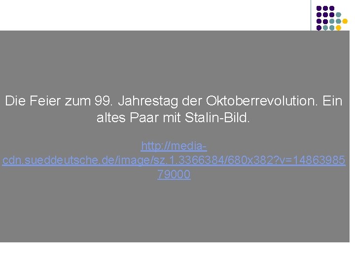 Oktoberrevolution? Die Feier zum 99. Jahrestag der Oktoberrevolution. Ein altes Paar mit Stalin-Bild. http: