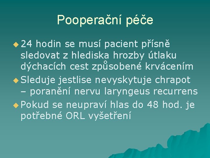 Pooperační péče u 24 hodin se musí pacient přísně sledovat z hlediska hrozby útlaku