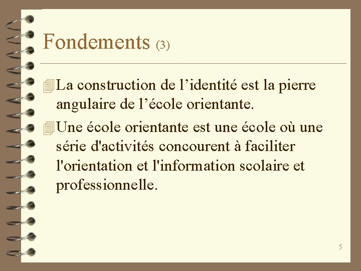 Fondements (3) 4 La construction de l’identité est la pierre angulaire de l’école orientante.