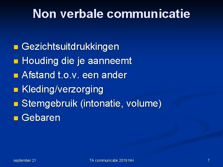 Non verbale communicatie Gezichtsuitdrukkingen n Houding die je aanneemt n Afstand t. o. v.