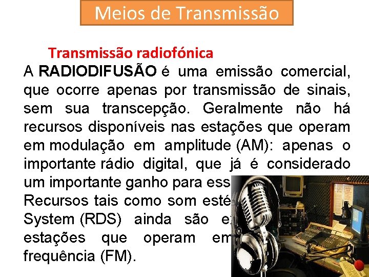 Meios de Transmissão radiofónica A RADIODIFUSÃO é uma emissão comercial, que ocorre apenas por