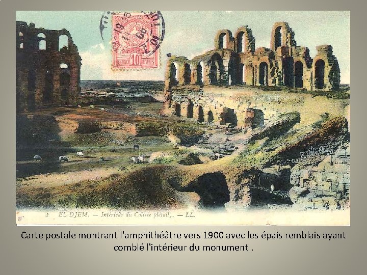 Carte postale montrant l'amphithéâtre vers 1900 avec les épais remblais ayant comblé l'intérieur du