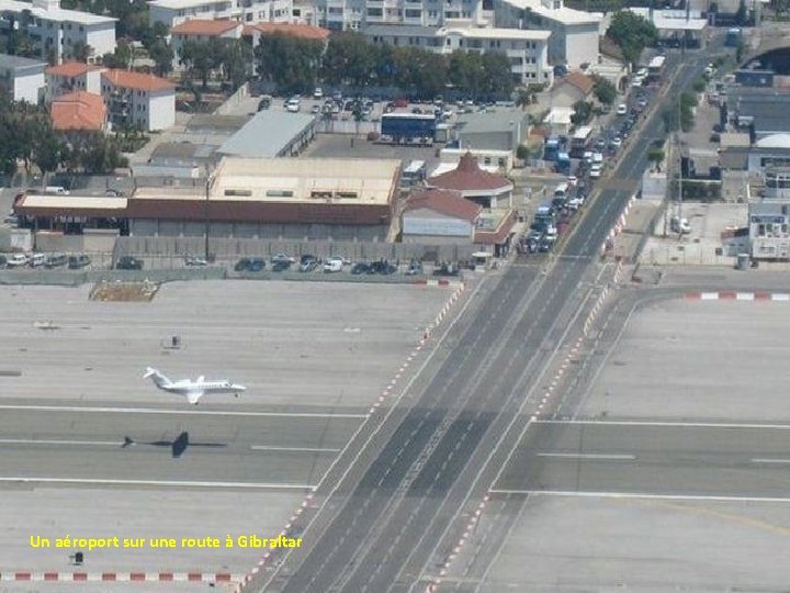 Un aéroport sur une route à Gibraltar 