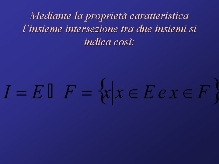 Mediante la proprietà caratteristica l’insieme intersezione tra due insiemi si indica così: 