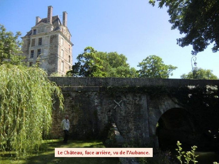 Le Château, face arrière, vu de l'Aubance. 