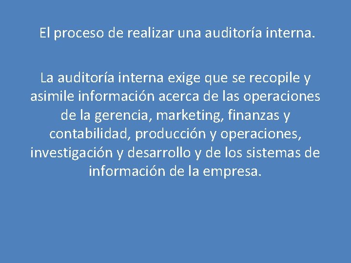 El proceso de realizar una auditoría interna. La auditoría interna exige que se recopile