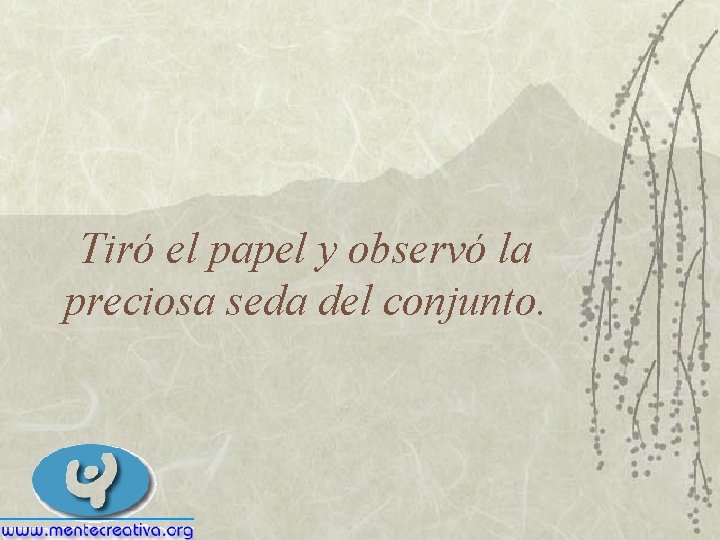 Tiró el papel y observó la preciosa seda del conjunto. 