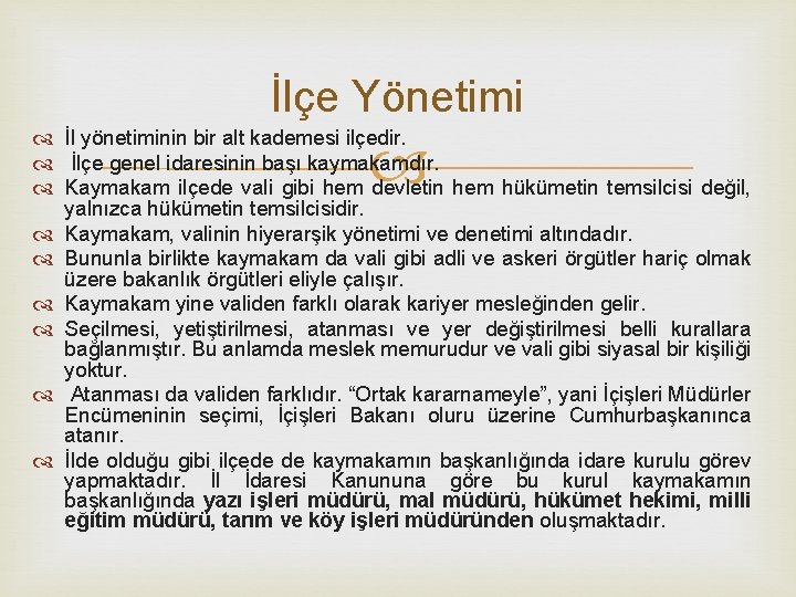 İlçe Yönetimi İl yönetiminin bir alt kademesi ilçedir. İlçe genel idaresinin başı kaymakamdır. Kaymakam