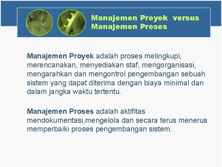 Manajemen Proyek versus Manajemen Proses Manajemen Proyek adalah proses melingkupi, merencanakan, menyediakan staf, mengorganisasi,