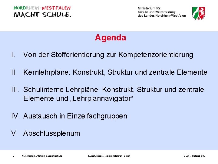 Agenda I. Von der Stofforientierung zur Kompetenzorientierung II. Kernlehrpläne: Konstrukt, Struktur und zentrale Elemente